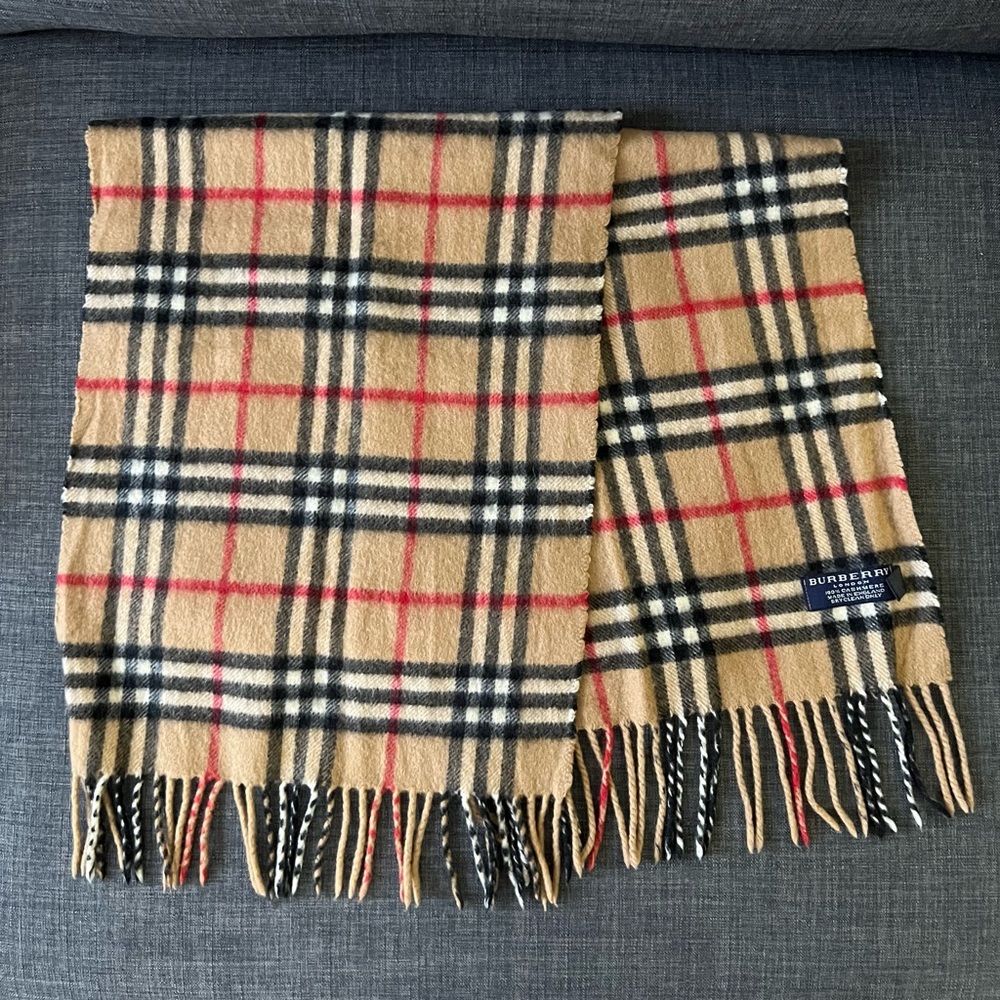 EUC Burberry Signature Pattern Scarf - Picture 1 of 3